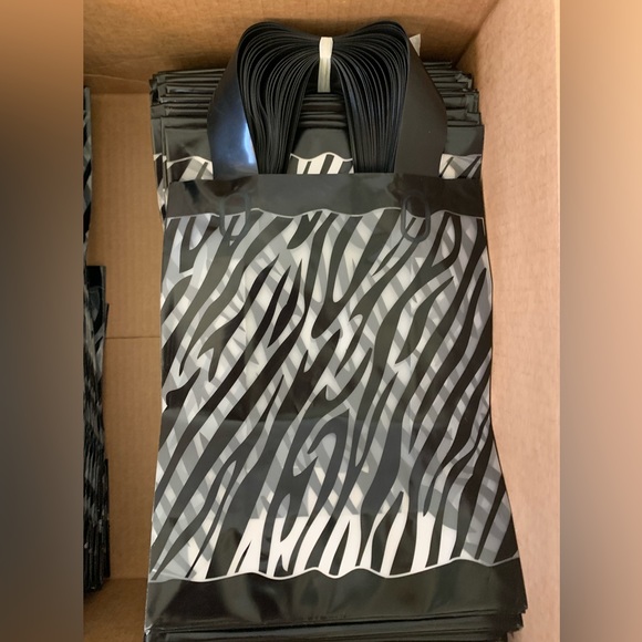 185 pc. Zebra Print Frosted Cub 8x4x10 merchandise bags - Picture 2 of 3